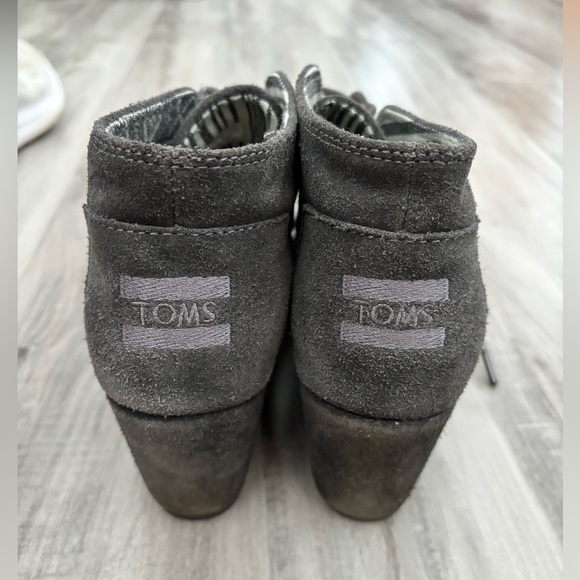 Toms Wedge Shoes - Picture 2 of 3